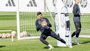 西媒：库尔图瓦因膝盖伤势，出战与阿森纳的欧冠淘汰赛仍存疑问